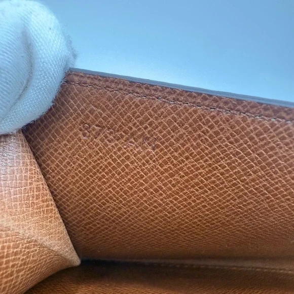 Louis Vuitton Vintage Brown Monogram Sarah Bifold Long Wallet - Picture 12 of 13